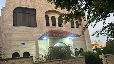 فيلا/منزل - عمان المدينه الرياضية خلف المختار مول - 500000 دأ