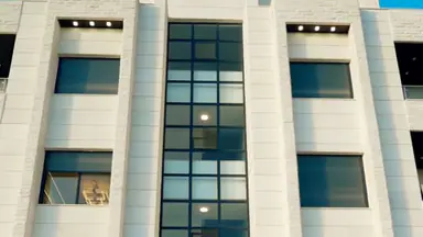 شقة - خلف مديرية الدفاع المدني  - 70000 دأ