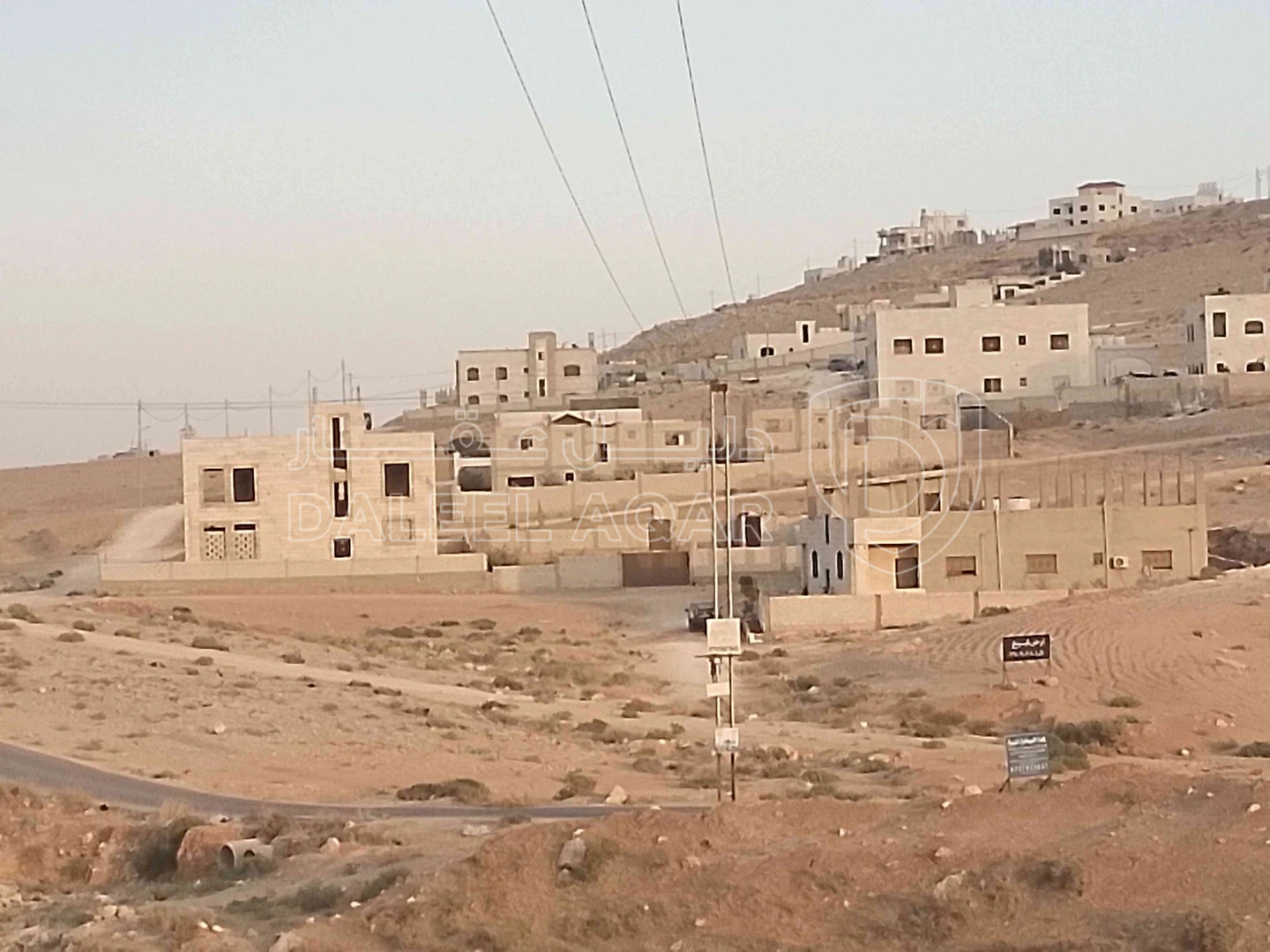أرض في عمان شارع المئه مقابل محطة شريم - 22,500 دأ - صورة 1