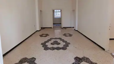 مبنى في بجانب مسجد كلية الشريعة  - 450,000 دأ - صورة NaN