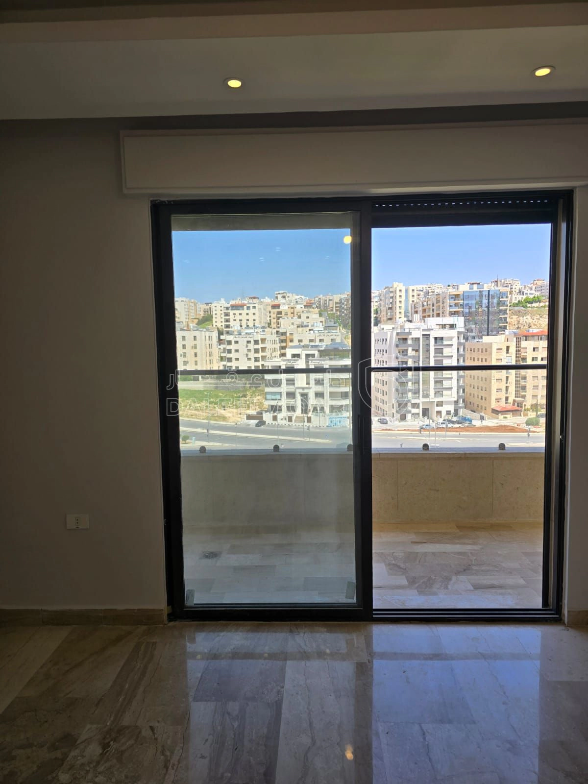 شقة في ديرغبار شارع ال60 - 165,000 دأ - صورة 1