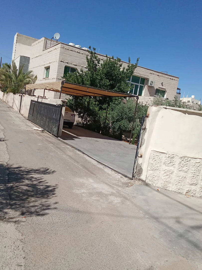 فيلا/منزل في عمان مرج الحمام  - 300,000 دأ - صورة 1