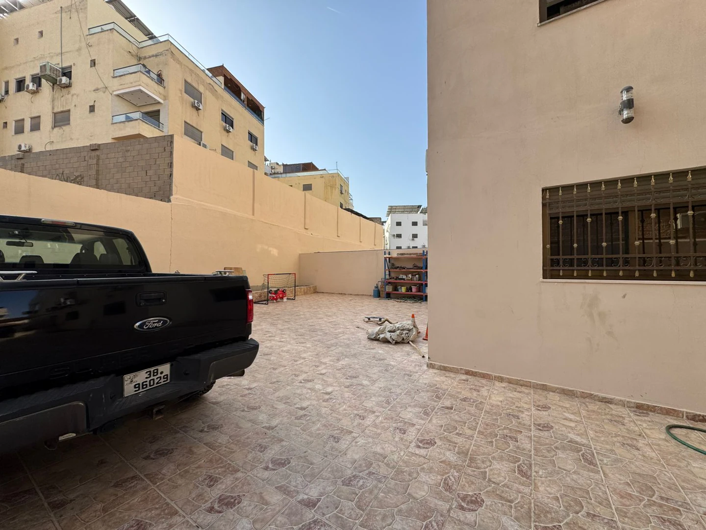 شقة في العقبة السكنية الخامسة  - 115,000 دأ - صورة 1