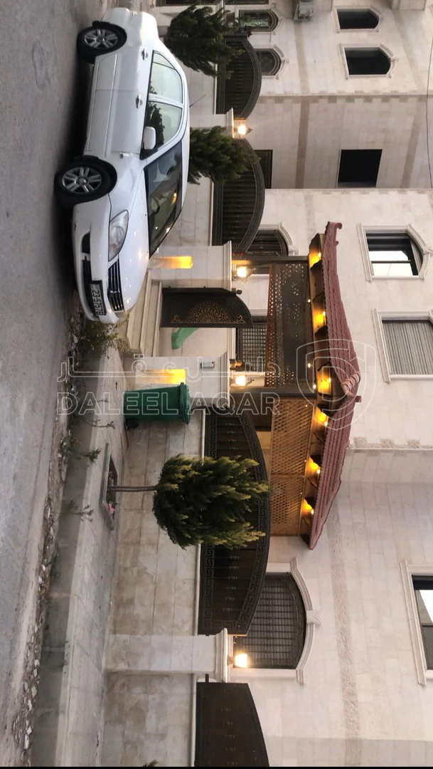 فيلا/منزل في فيلا متلاصقه مميزه جدا بسعر مغري - 190,000 دأ - صورة 1