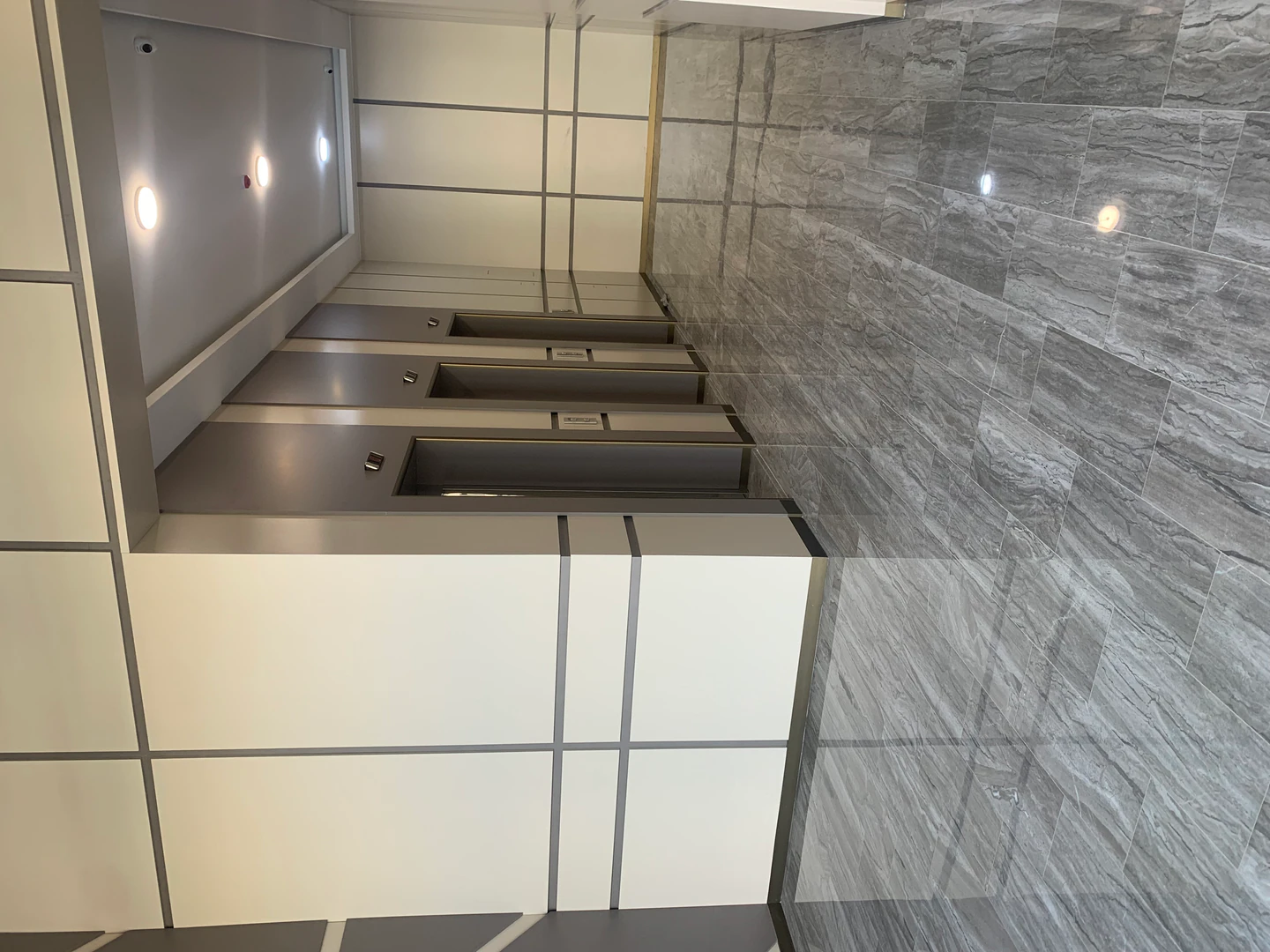 مكتب/تجاري في وادي صقرة، مقابل البنك العربي - 167,700 دأ - صورة 1