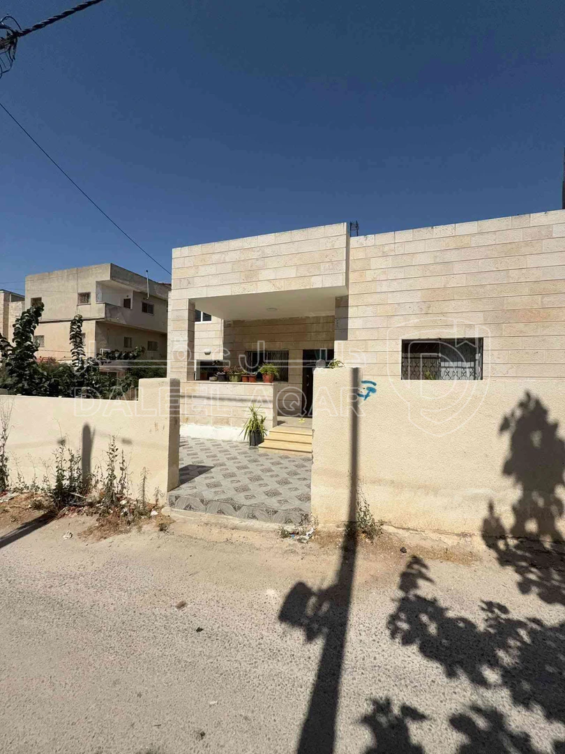 فيلا/منزل في اربد شمال دوار العيادات قرب دوار ابوشمسي - 130,000 دأ - صورة 1