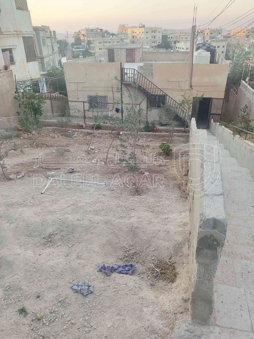 مبنى في الزرقاء جيل الأمير حسن قرب حاووز الماء  - 70,000 دأ - صورة 1