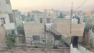 مبنى في الزرقاء جيل الأمير حسن قرب حاووز الماء  - 70,000 دأ - صورة NaN