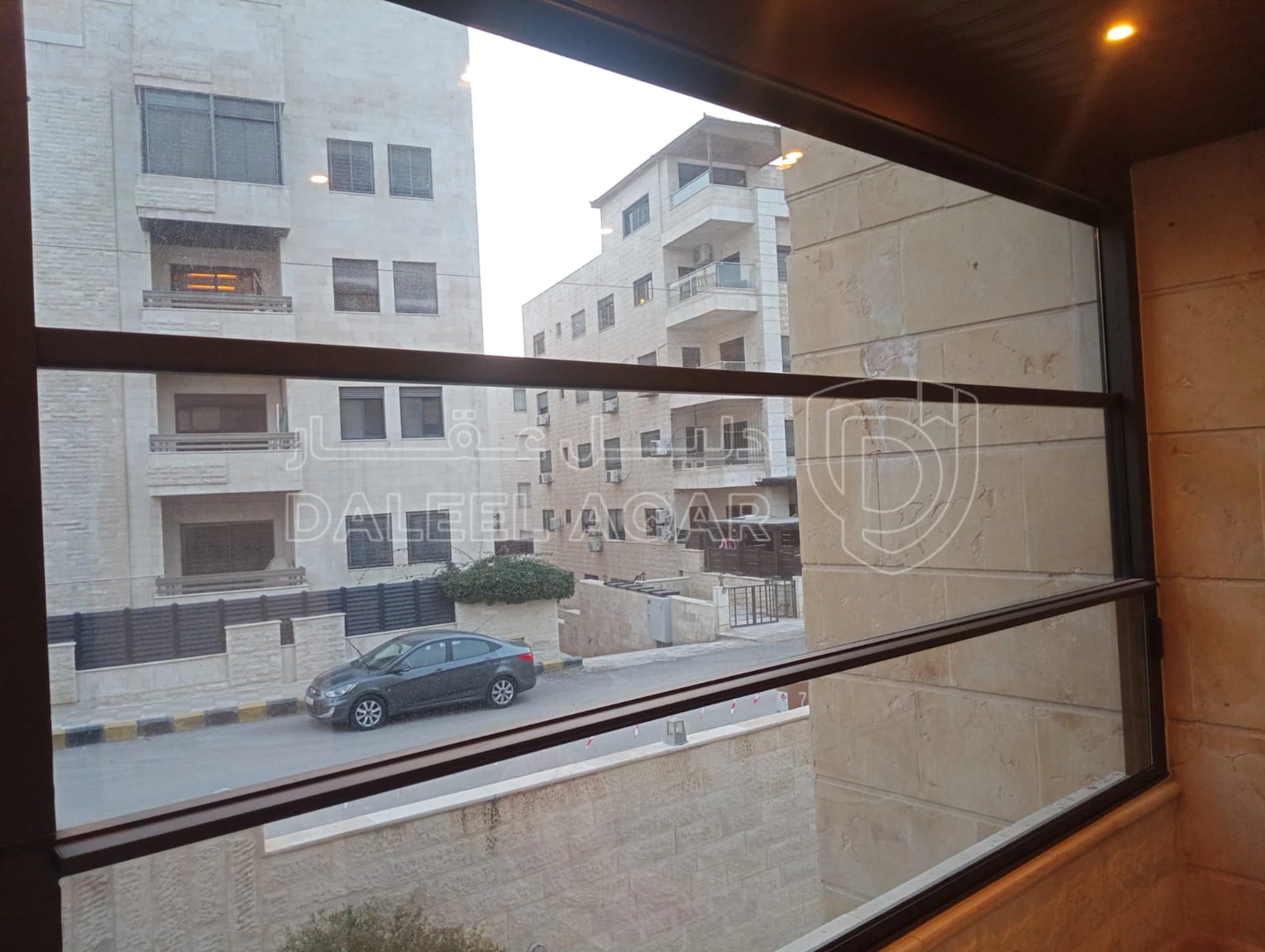 شقة في مرج الحمام - بجانب مطعم قرية النخيل  - 210,000 دأ - صورة 1