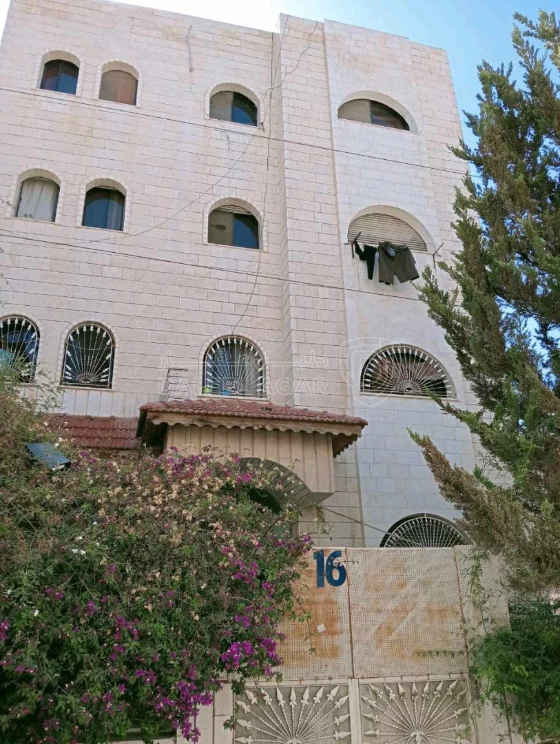 شقة في شقة للبيع في اربد الحي الجنوبي قرب شارع الجامعة  - 23,000 دأ - صورة 1