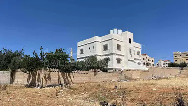 مبنى في بيت للبيع في منطقت سلبود - 150,000 دأ - صورة NaN
