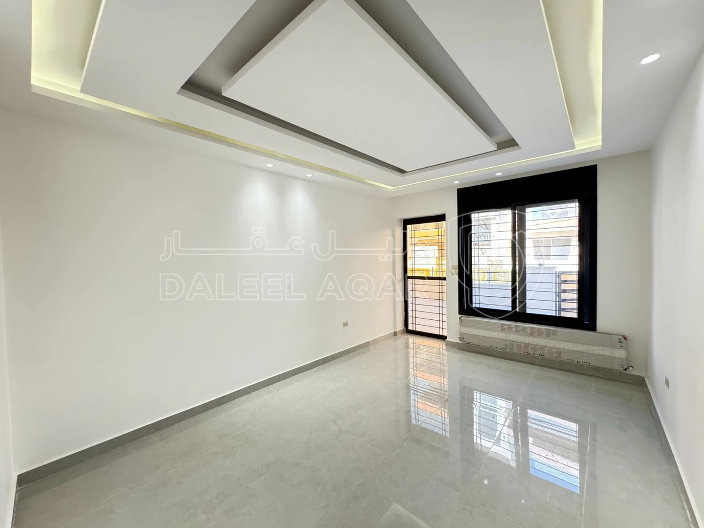 شقة في البنيات طريق المطار خلف جامعة البترا  - 115,000 دأ - صورة 1