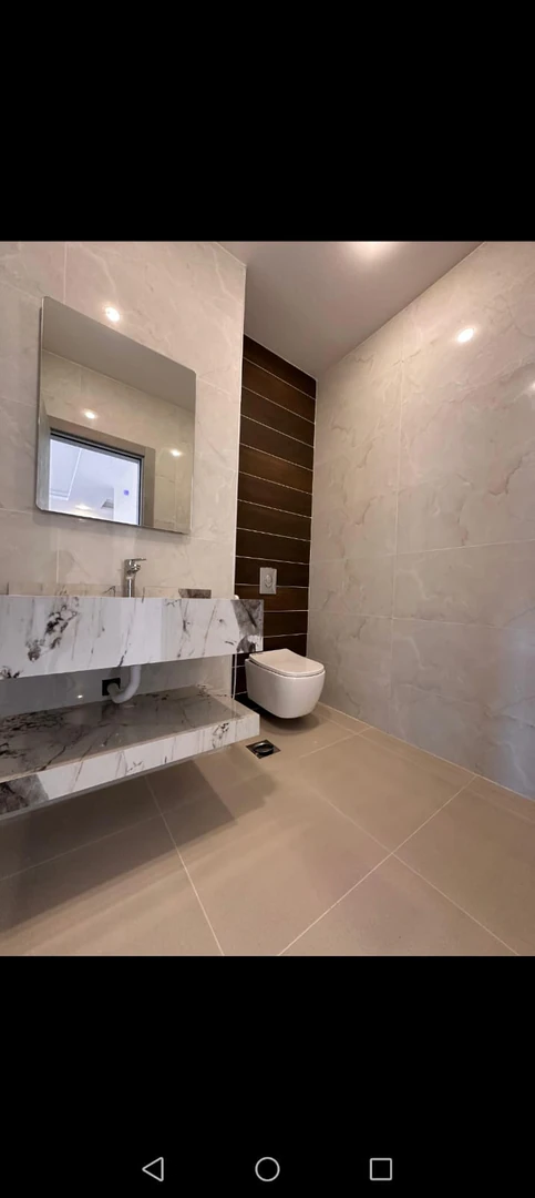 شقة في بالقرب من مديرية شؤون الأفراد - 135,000 دأ - صورة 1