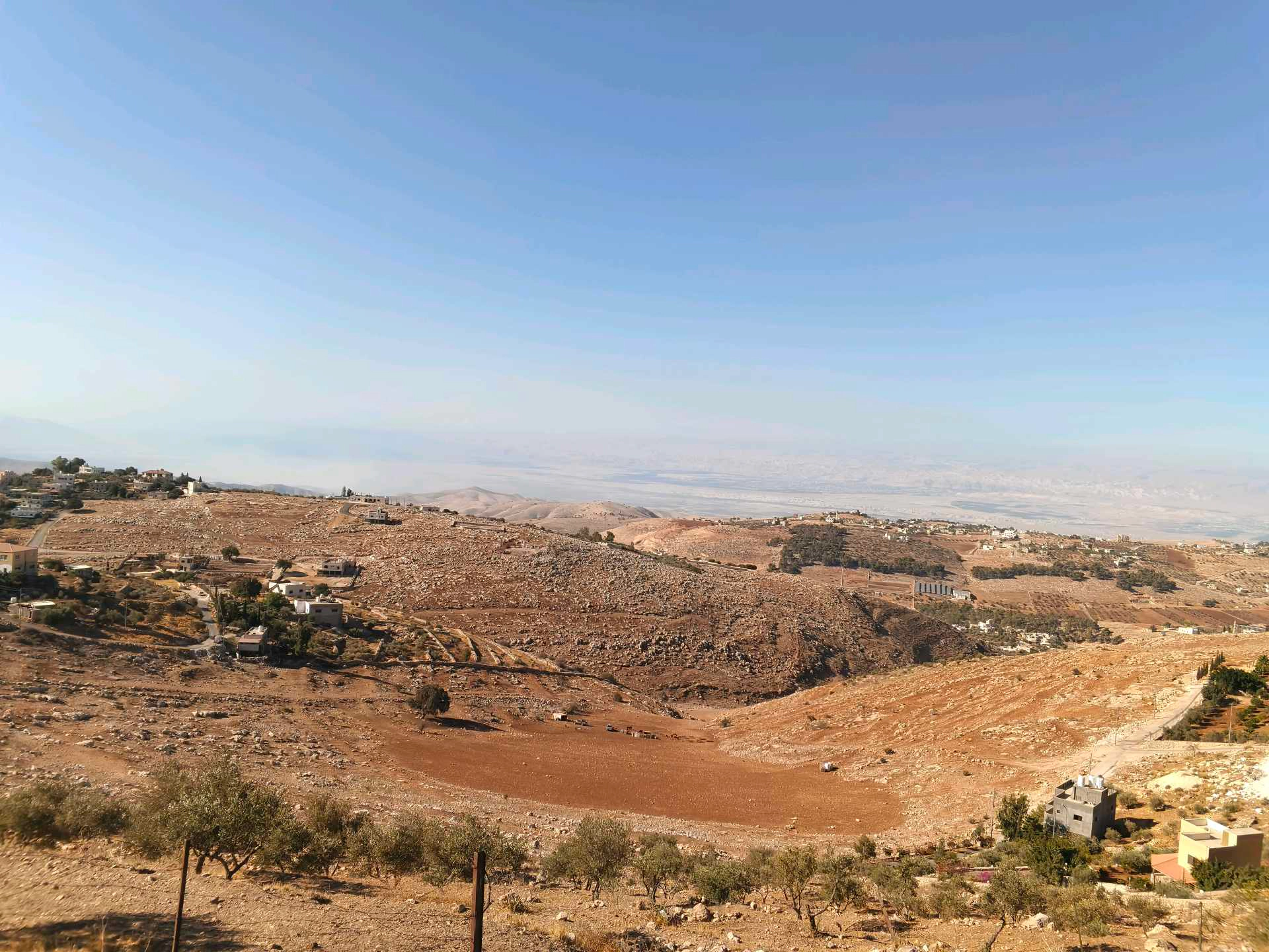 أرض في السلط / بطنا / بالقرب من مسجد ابو ذر الغفاري  - 30,000 دأ - صورة 1