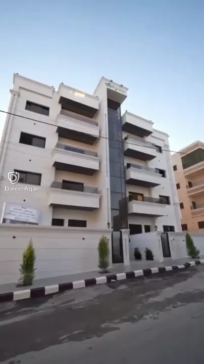  موقع مميز في منطقة قريبة من الأسواق وشارع المطار