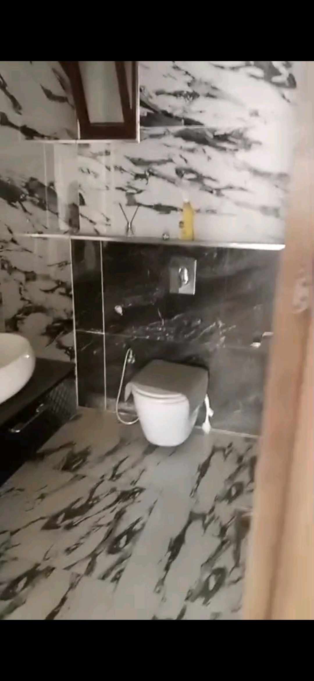 شقة في عمان الجبيهه  قرب مدرسه الجامعه الأولى  - 125,000 دأ - صورة 1