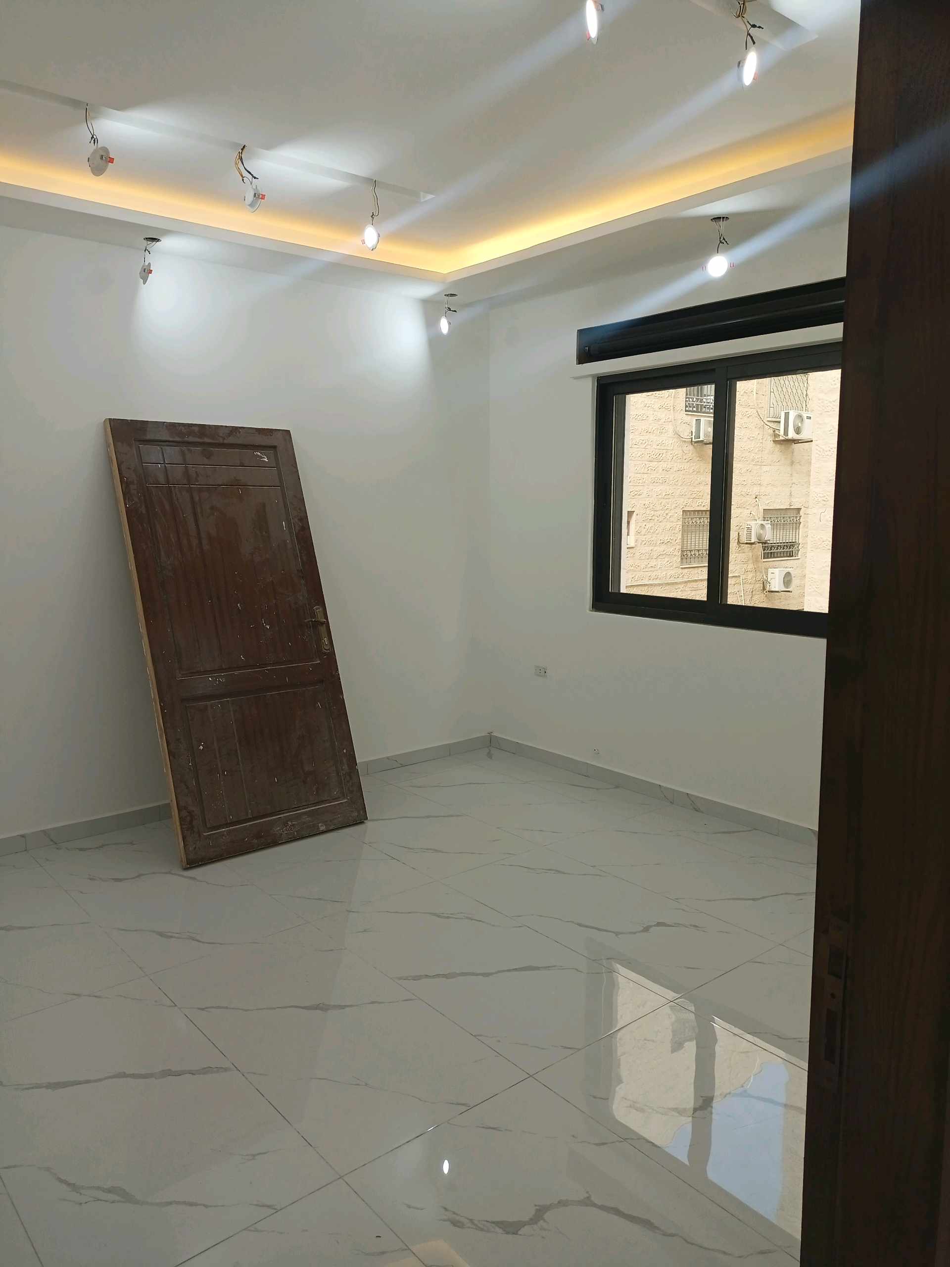 شقة في عمان ضاحية الحج حسن حي الروضه  - 105,000 دأ - صورة 1