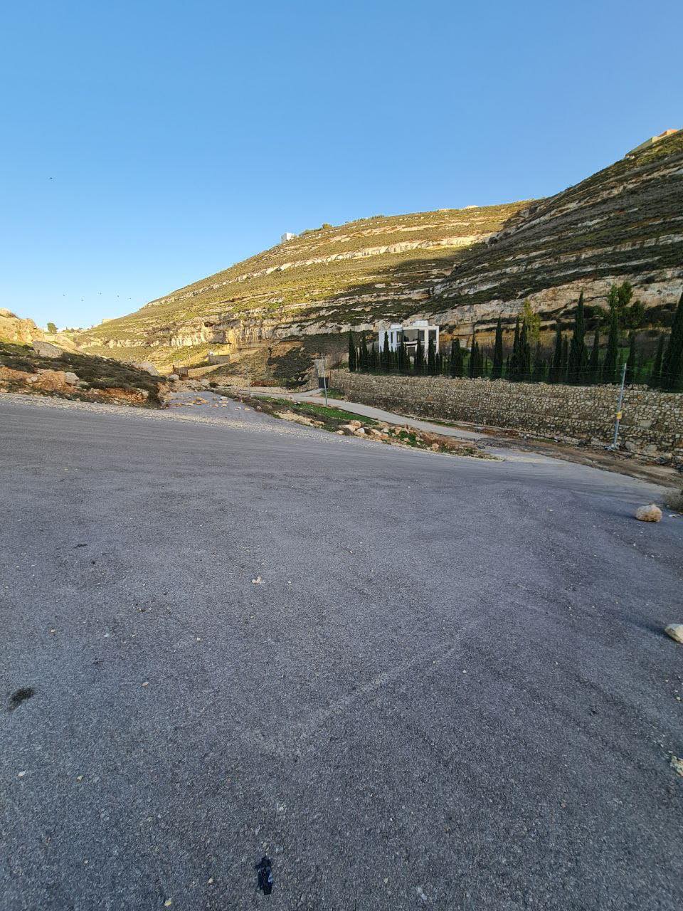 أرض في  عمان - ناعور -العال و الروضه - 27,000 دأ - صورة 1