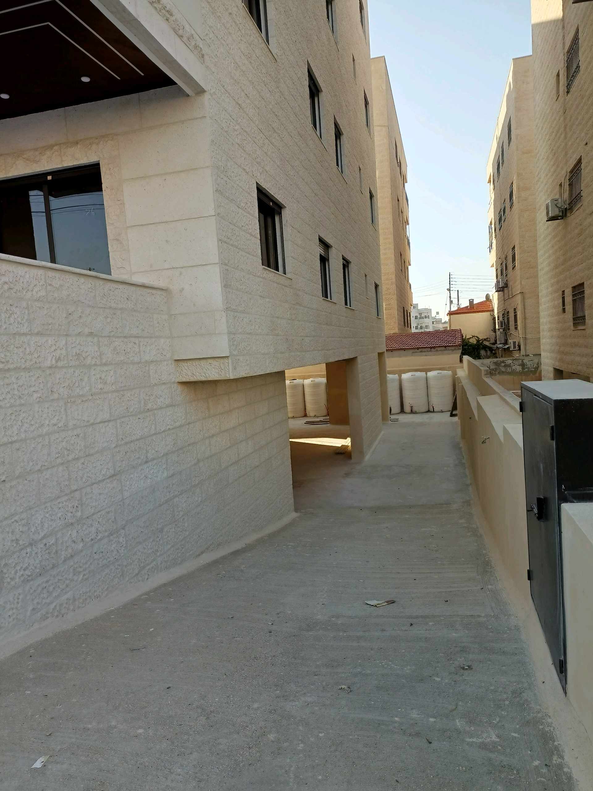 شقة في ضاحية الحج حسن-قرب مستشفى الحنان-مقابل مسجد الروضة - 85,000 دأ - صورة 1
