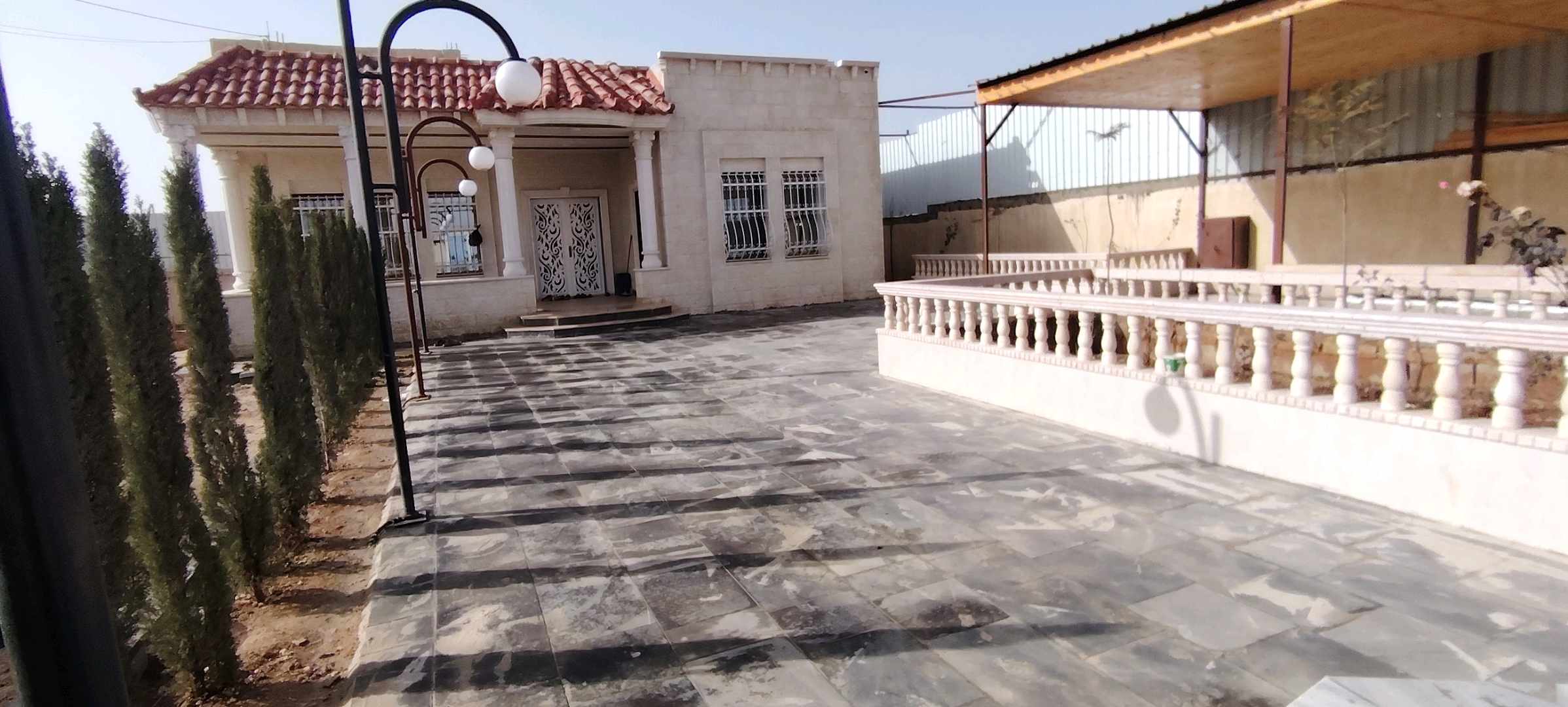 مبنى في الموقر الزميلات  - 100,000 دأ - صورة 1